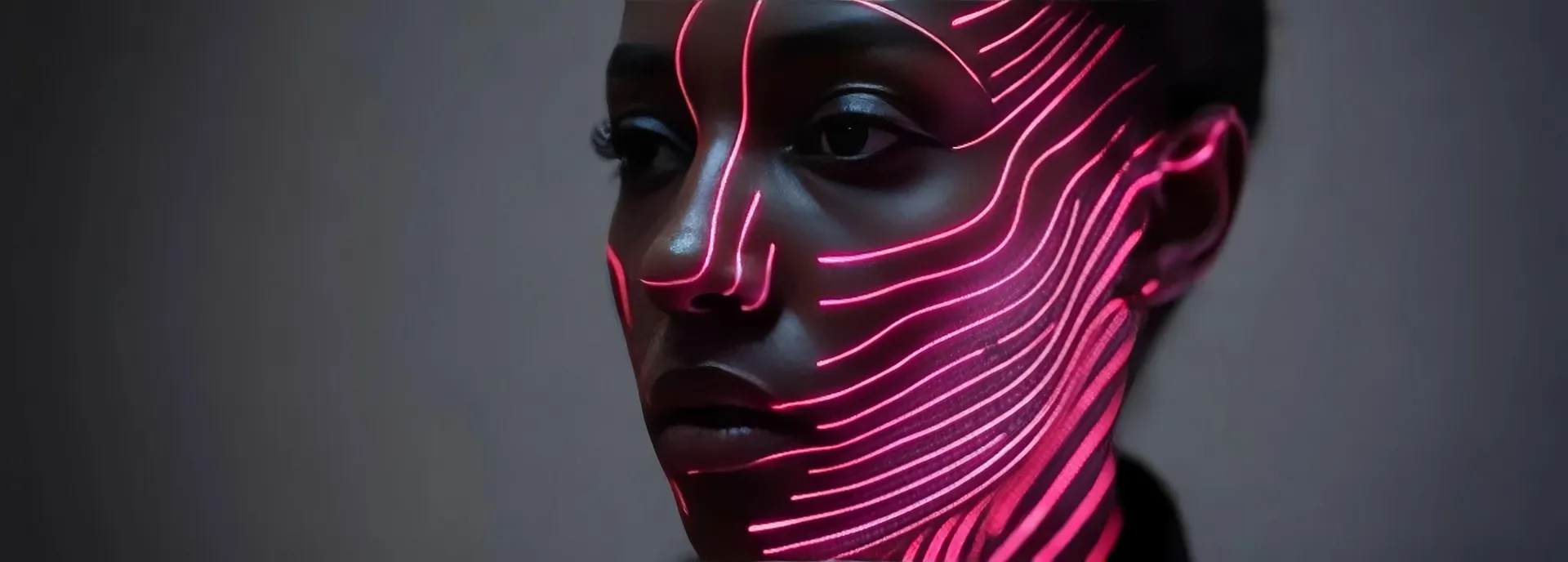 Oficina moderna con pantallas mostrando flujos de automatización e inteligencia artificial